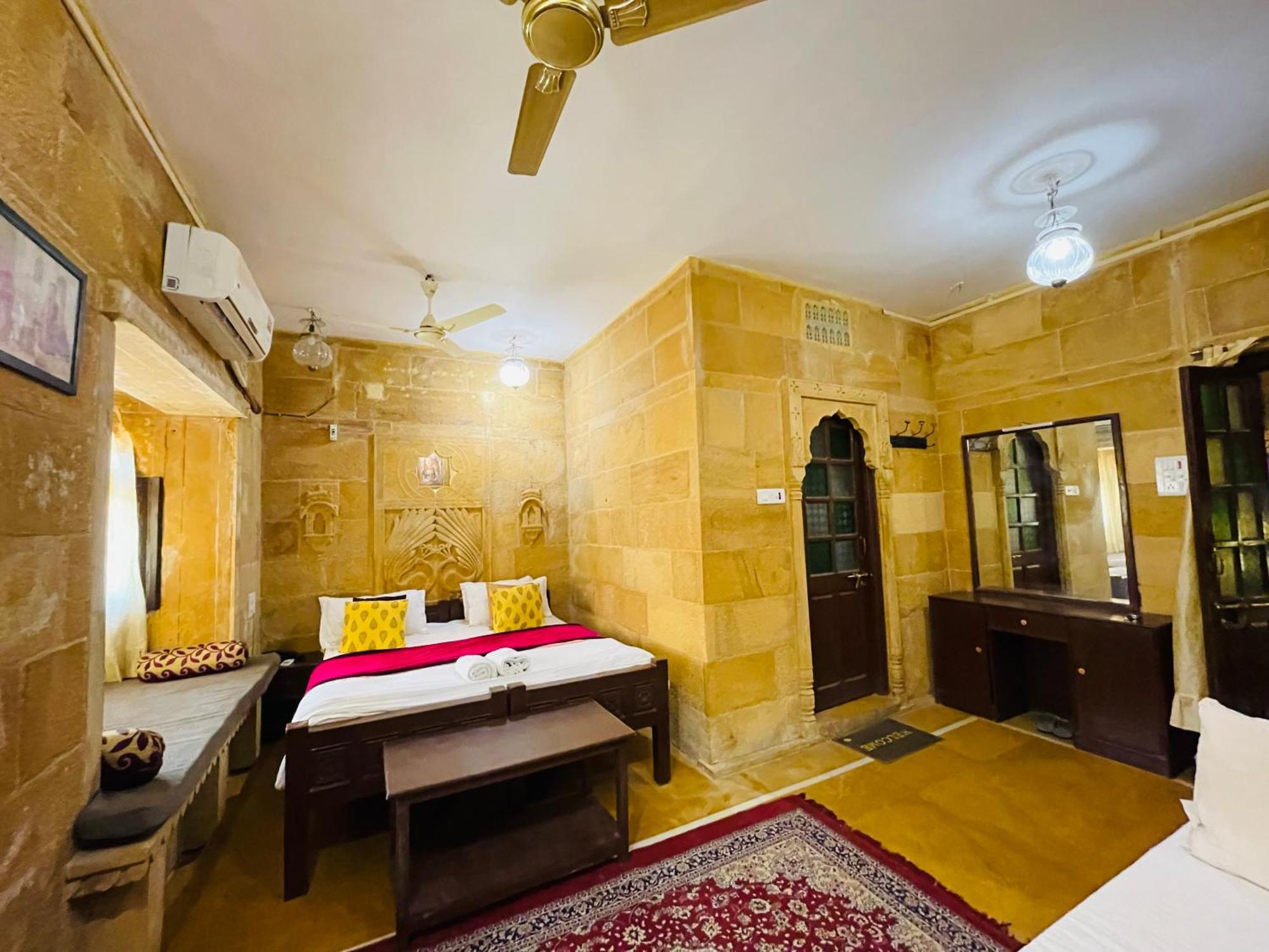 Hotel Nirmal Haveli Dzsaiszalmer Kültér fotó
